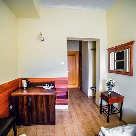 Hotel Hellada Kielce Bagian luar foto