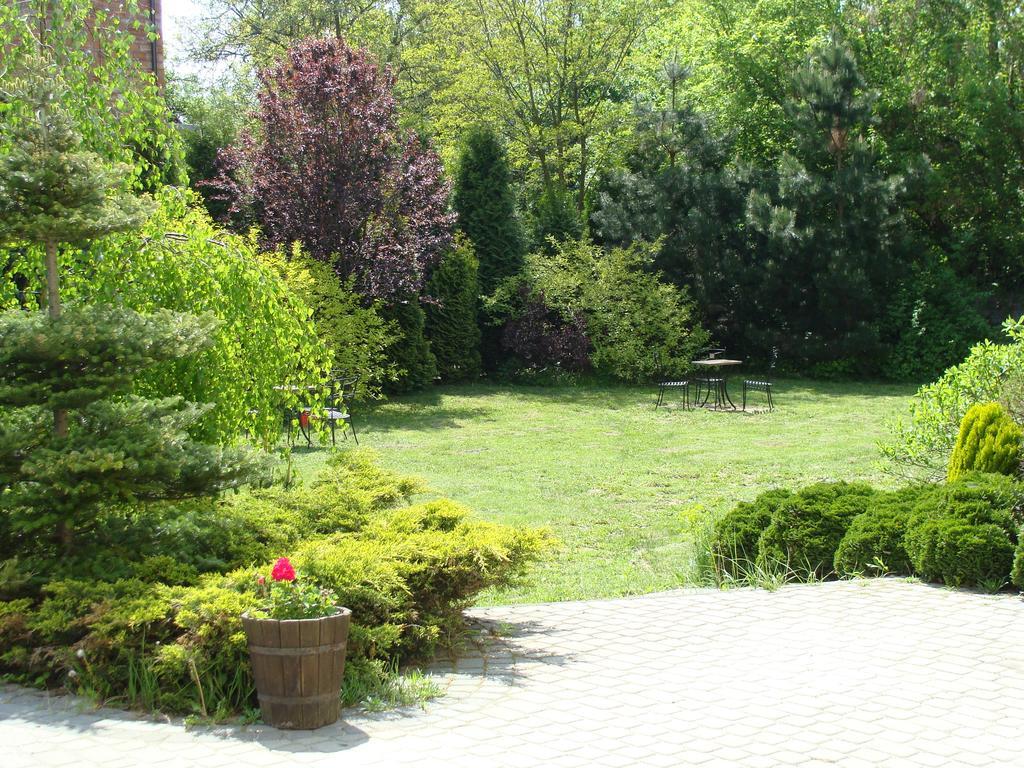 Hotel Hellada Kielce Bagian luar foto