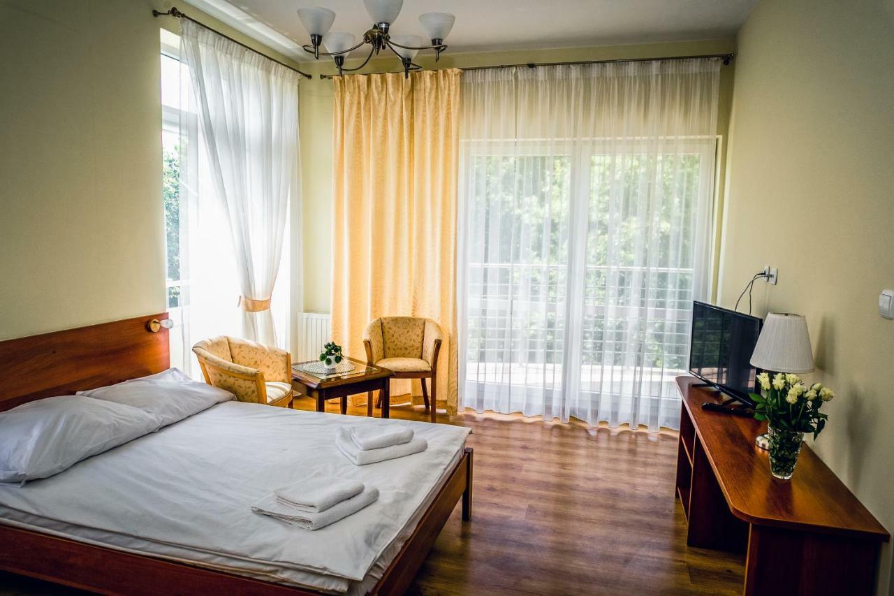 Hotel Hellada Kielce Bagian luar foto