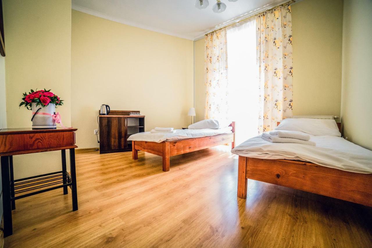 Hotel Hellada Kielce Bagian luar foto