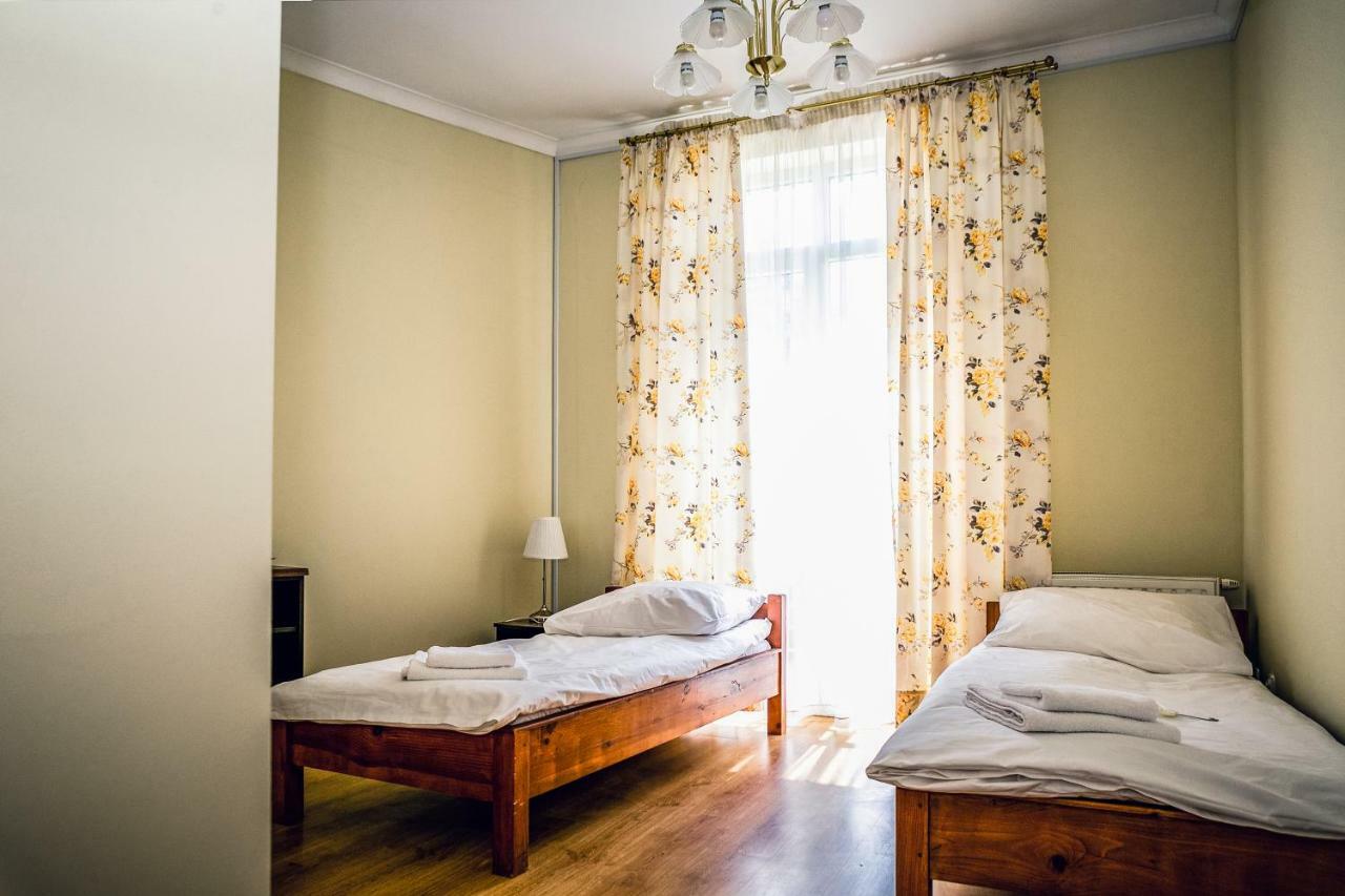 Hotel Hellada Kielce Bagian luar foto