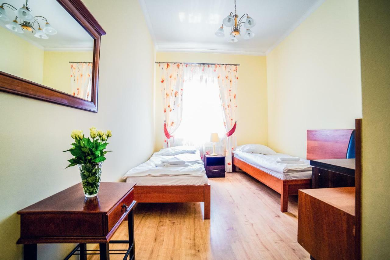 Hotel Hellada Kielce Bagian luar foto