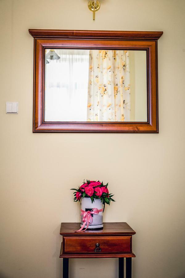 Hotel Hellada Kielce Bagian luar foto